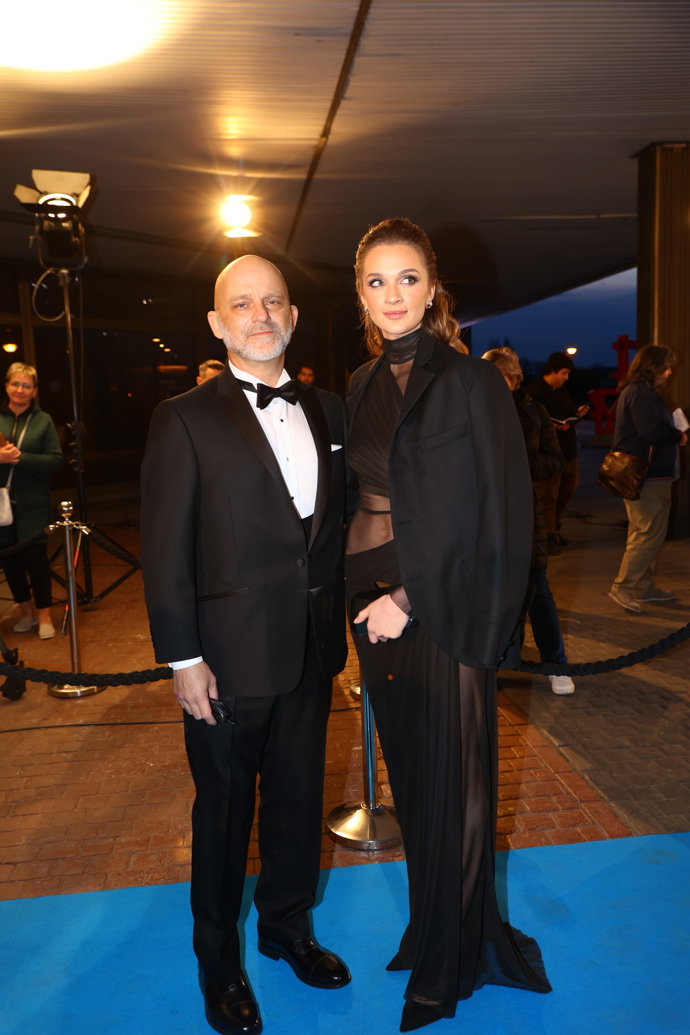 Hynek Čermák dorazil na Českého lva po boku krásné slečny.