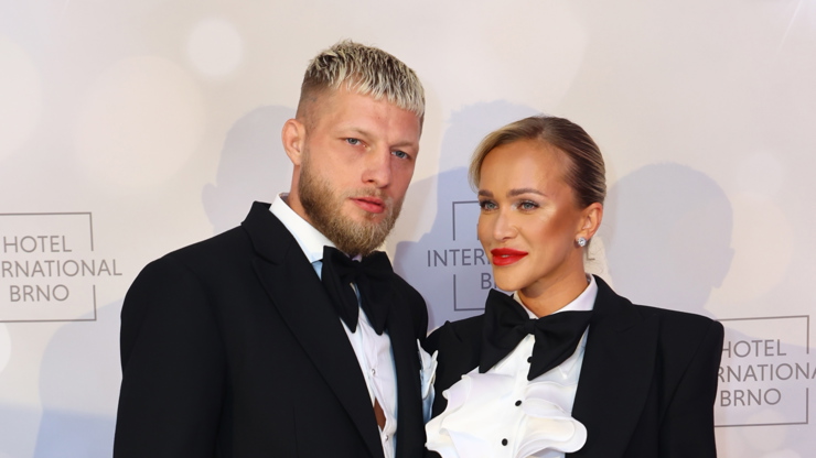 Ples v Intru si nenechali ujít ani Nela Slováková s Radkem Roušalem.