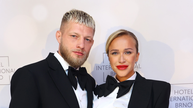 Ples v Intru si nenechali ujít ani Nela Slováková s Radkem Roušalem.