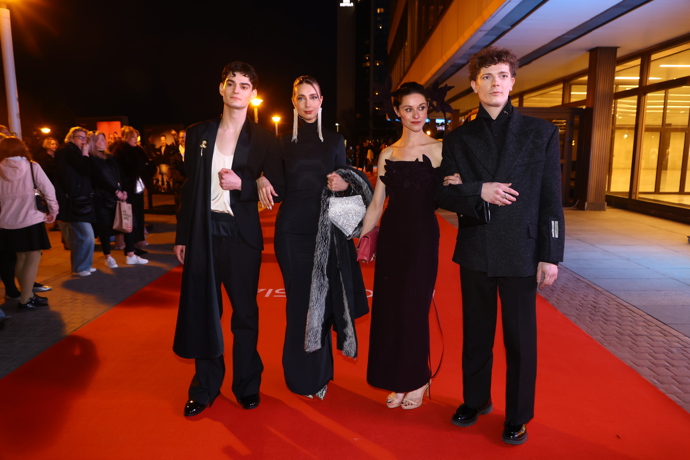 Své dny teď tráví těžkou manuální dřinou na stavbě.