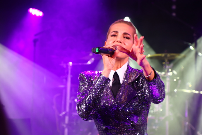 Dara Rolins při vystoupení na Plese v Intru.