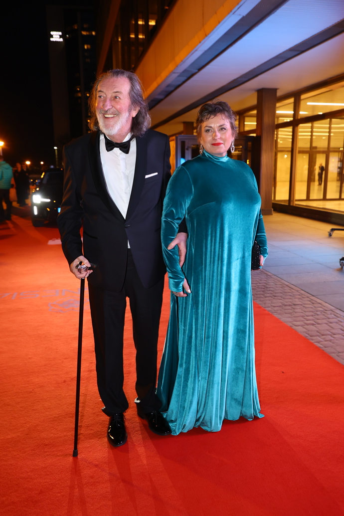 Bolek Polívka po boku své ženy. 