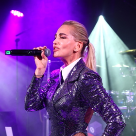 Dara Rolins se těší do nového bydlení. 