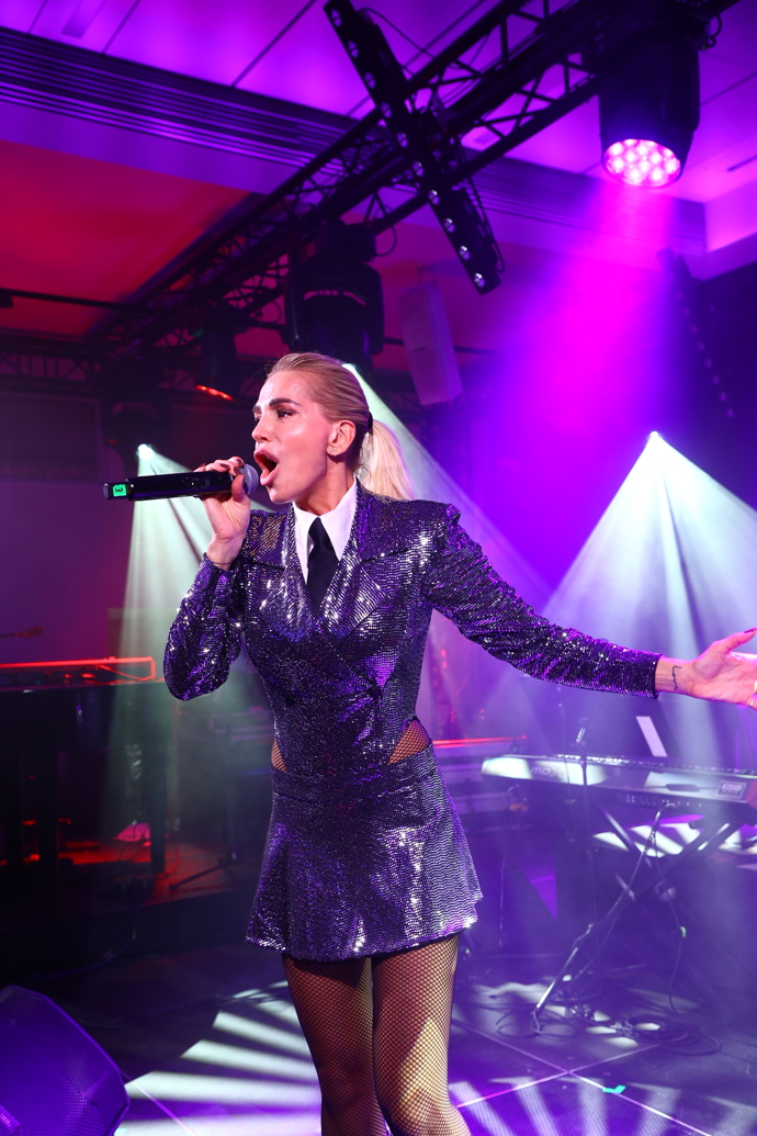 Dara Rolins to umí rozjet.