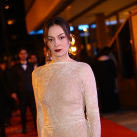 Herečka Beáta Kaňoková vynesla odvážné šaty.