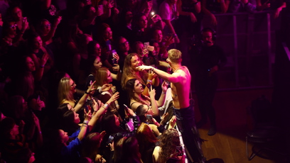 FOTO: Adam Mišík se svlékl.