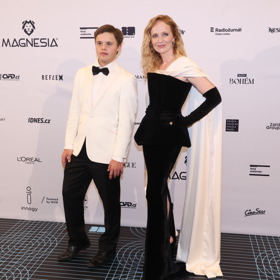 David je sportovec, do Česka vozí zlaté medaile z atletiky, a teď natočil oceňovaný snímek s českou hereckou ikonou.