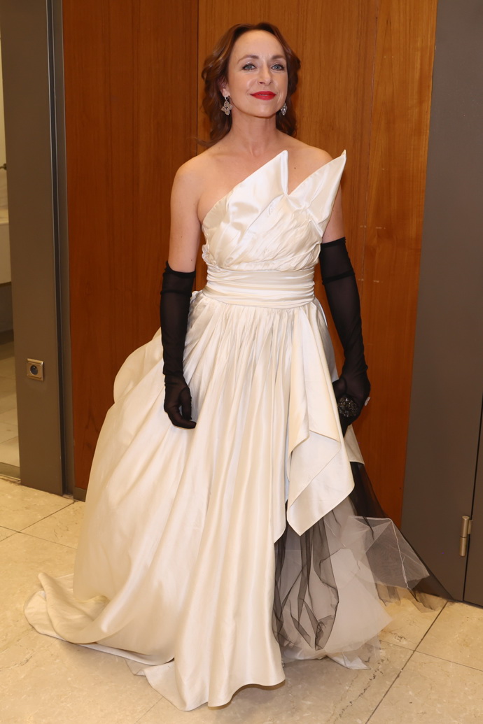 Herečka Tatiana Dyková zazářila v róbě na míru od módní návrhářky Kateřiny Šmejkalové.