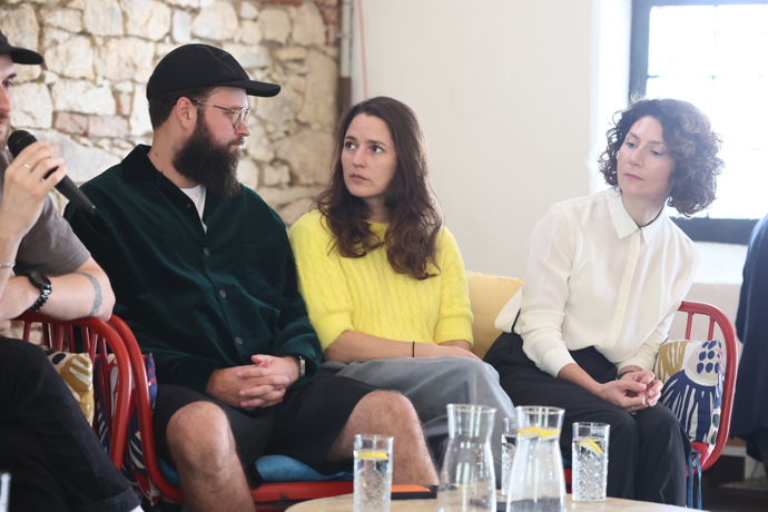 S herečkami Eliškou Křenkovou a Marthou Issovou na tiskové konferenci k filmu Úsvit. 