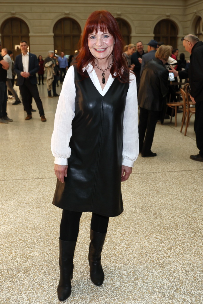 Ljuba Krbová nedávno zvolila outfit, který boří zažité vnímání o černobílé klasice.