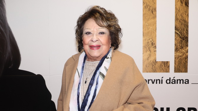 Perličky z dětství Jiřiny Bohdalové: Proč byly její domácí úkoly z českého jazyka plné chyb a od koho dostala první květinu