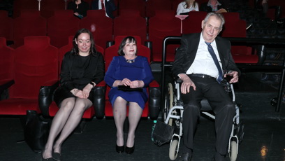 FOTO: Miloš Zeman dorazil v dobré náladě.