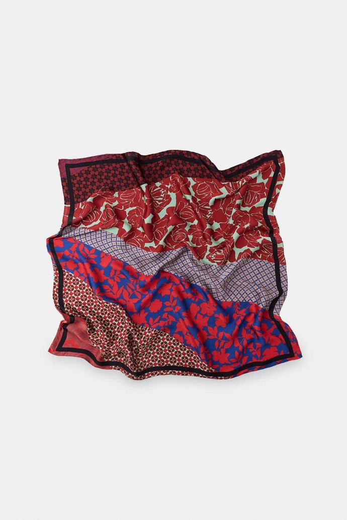 Saténový šátek s květinovým potiskem, Zara, 499 Kč