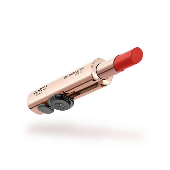 Zde ještě přidám tip na krásnou červenou rtěnku z fotky s vlnami. Jde o One Magic Lip Stylo od značky KIKO, odstín 09 Diva. Cena je vyšší, 17 eur, vzhledem k mechanismu otvírání jednou rukou. 