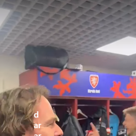 Pavel Nedvěd v šatně českého nároďáku.