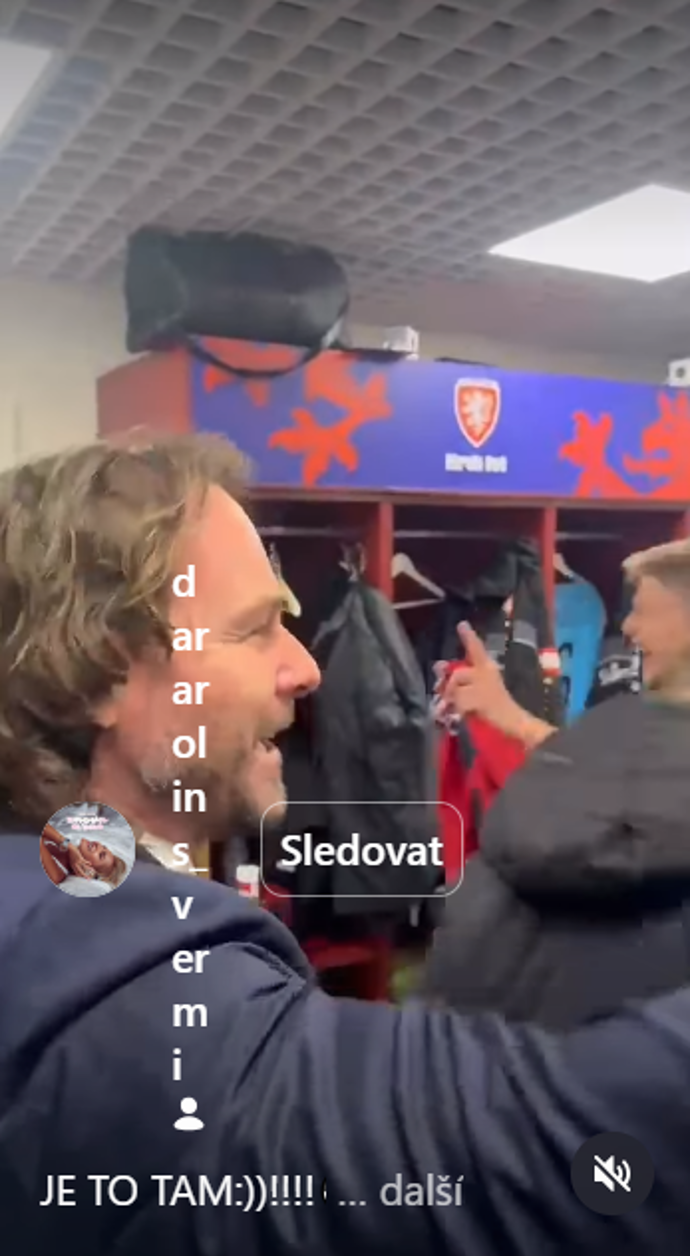 Pavel Nedvěd v šatně českého nároďáku.