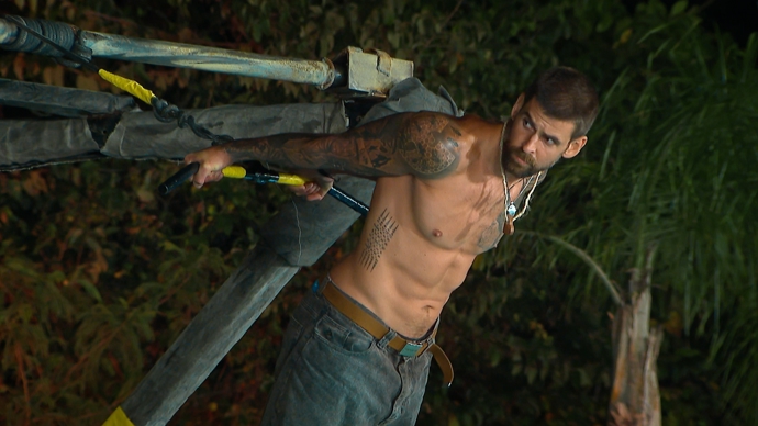 Adam Chlpík v duelu. 