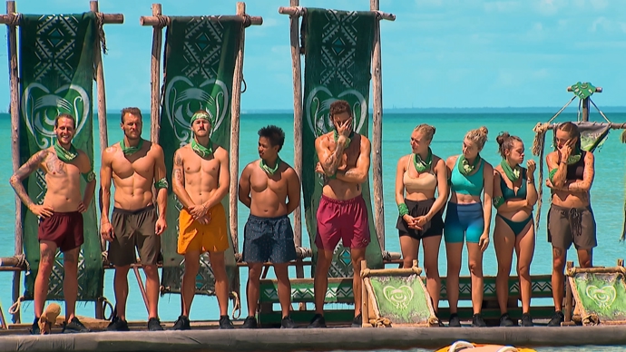 Kmen Hrdinů a Padouchů se promíchal.