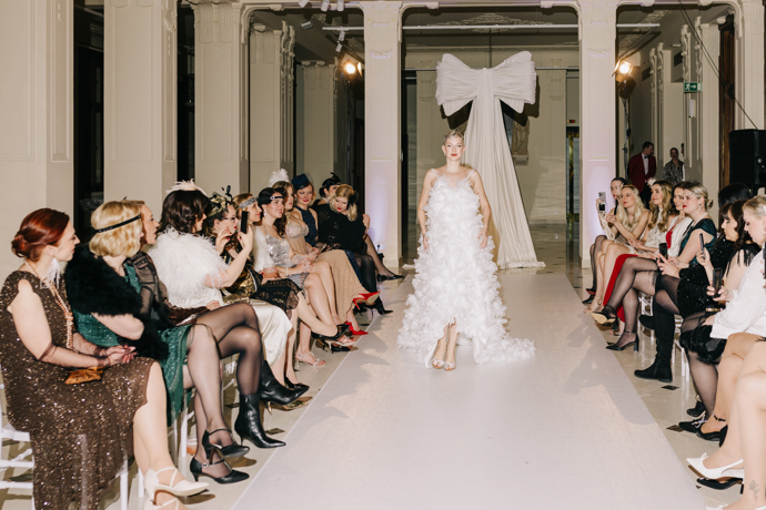 Svou první autorskou svatební kolekci Debbie Brown představila na módní přehlídce v Karlových Varech, svém rodném městě.