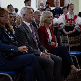 Petr Pavel s manželkou odcestoval na oficiální návštěvu Argentiny.