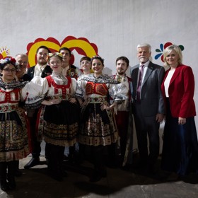 Petr Pavel s manželkou odcestoval na oficiální návštěvu Argentiny.