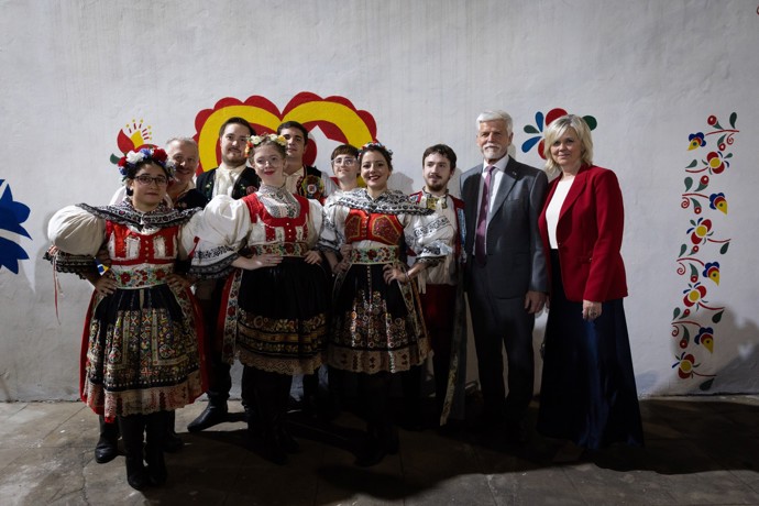 Petr Pavel s manželkou odcestoval na oficiální návštěvu Argentiny.