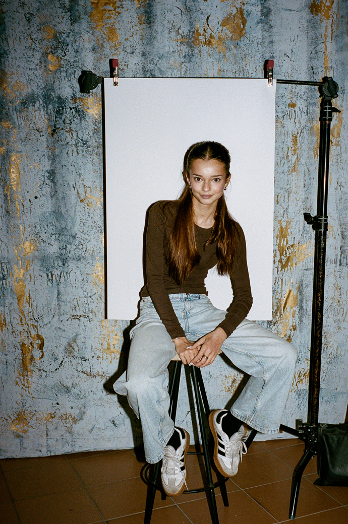 Jak nám v rozhovoru prozradila, ráda nosí džíny a zajímavé topy. 