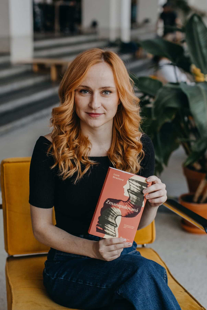 Lucie Strachová napsala o svém působení v kutnohorské sektě knihu. 