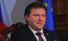 Drsná kritika Vondráčka po útoku na moderátora ČT: Rakušan mluví o zastrašování, Hřebejk nešetřil nadávkami