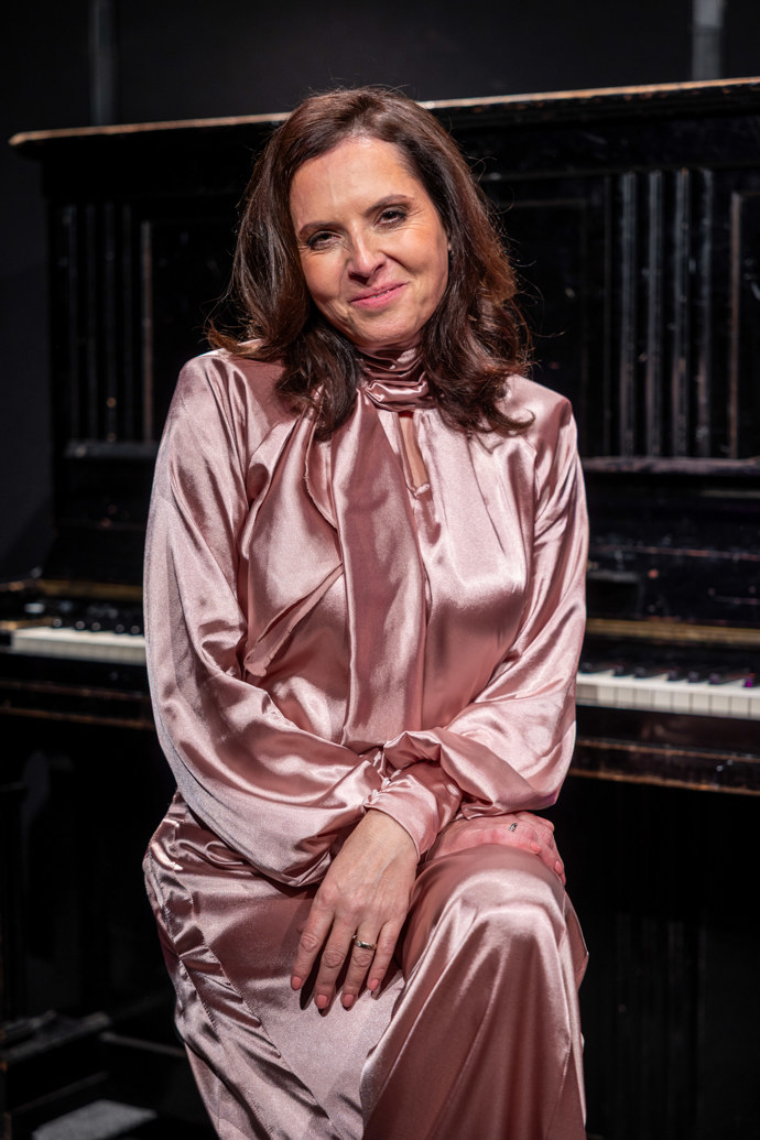 Na křtu alba jí to velice slušelo. 