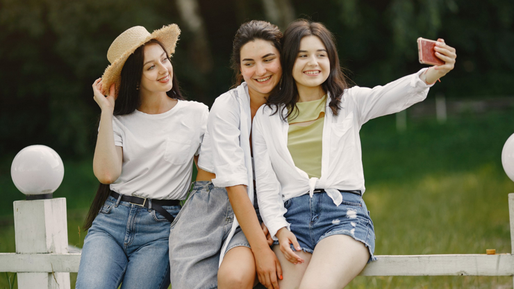 Velký horoskop na květen 2026: Blížencům nastal čas změn a Býci by se měli soustředit na vztahy