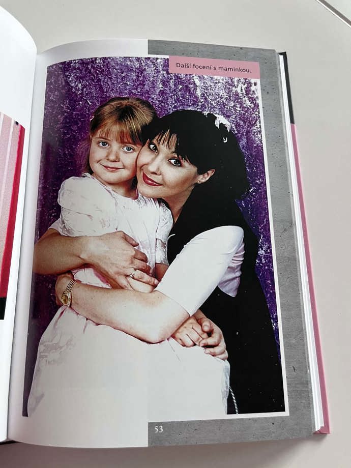 Dáda byla svého času velkým idolem dětí. Anička její kariéru obdivovala. 