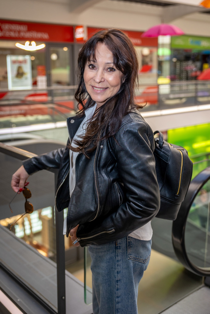 Heidi Janků na akci dorazila v kožené bundě a s praktickým koženým batůžkem.