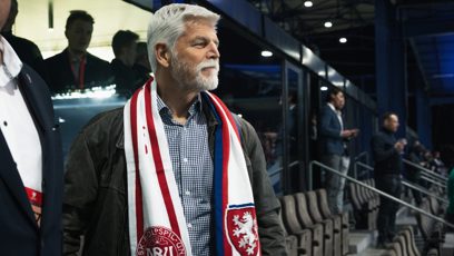 FOTO: Petr Pavel v šále s národními barvami.