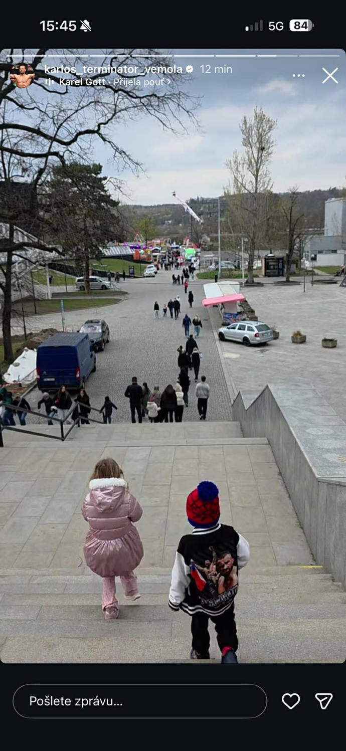 Karlos Vémola vzal děti na Matějskou pouť. 