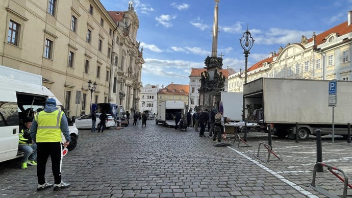 Natáčení nového thrilleru Martina Scorseseho proměnilo historické centrum Prahy k nepoznání.