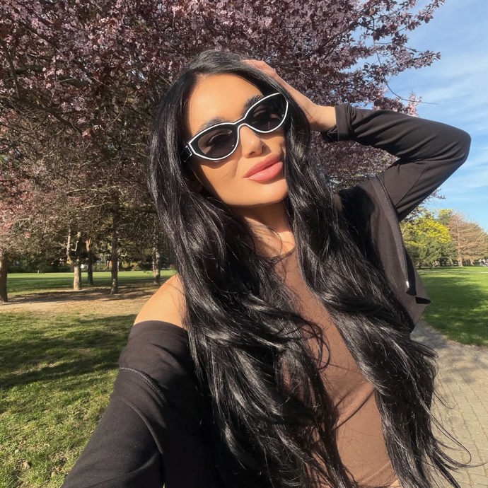 Merci bojuje o lásku bachelora Adriana. 