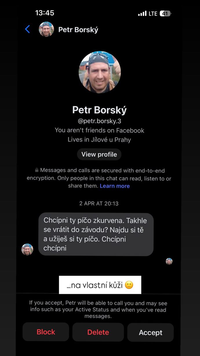 Šokující zpráva s přáním smrti od internetového útočníka. 