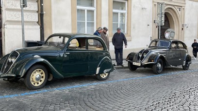 FOTO: Záběry z centra odhalují masivní produkční zázemí, které s sebou americký štáb do Česka přivezl.