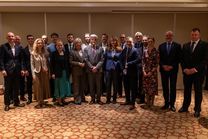 Petr Pavel s manželkou odcestoval na oficiální návštěvu Argentiny.