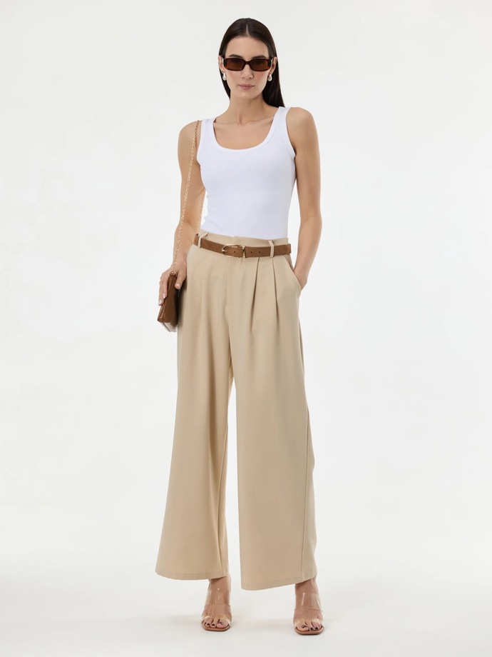 Elegantní a slušivé kalhoty jsem případně ještě našla v Orsay, které je ovšem lepší objednat online. I tady platí kupónky, a tak se vám z ceny 999 Kč dostanou na zhruba 750 korun. 