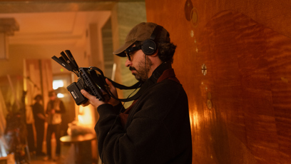 FOTO: Režisér snímku Rodrigo Zuñiga během práce.