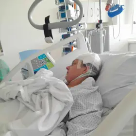 Maminka Viki po operaci nádoru na mozku.