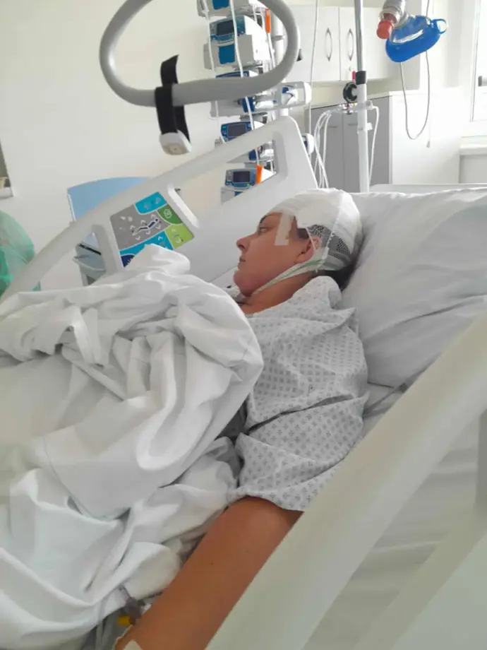 Maminka Viki po operaci nádoru na mozku.