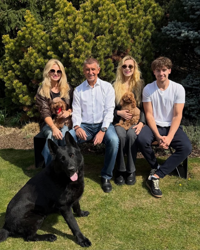 Společná fotka rodiny Babišových. 