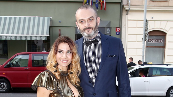 Autor seriálu Slunečná prozradil návod na úspěšný hit: Lidé chtějí vidět lásku, ale musí mít překážku, říká René Decastelo