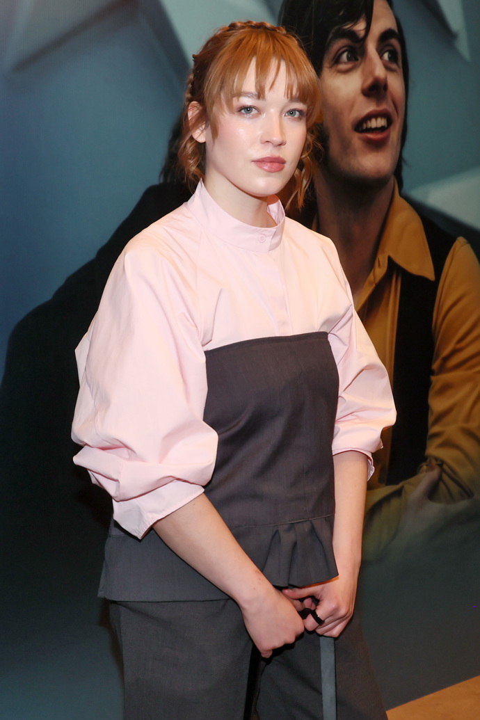 Mladá herečka dobře ví, že v jednoduchosti je síla.