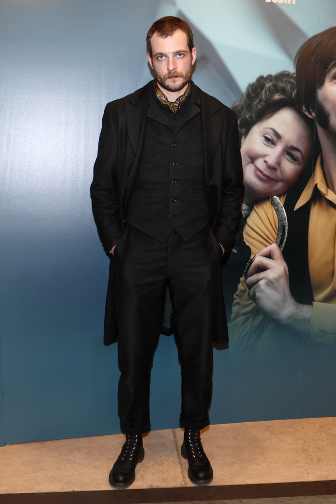 Herec Cyril Dobrý se kompletně zahalil do černé barvy a působil až démonickým dojmem. 