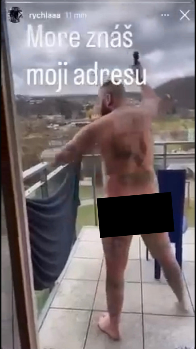 Leo Beránek tancoval zcela nahý s předmětem, který připomíná vibrátor.