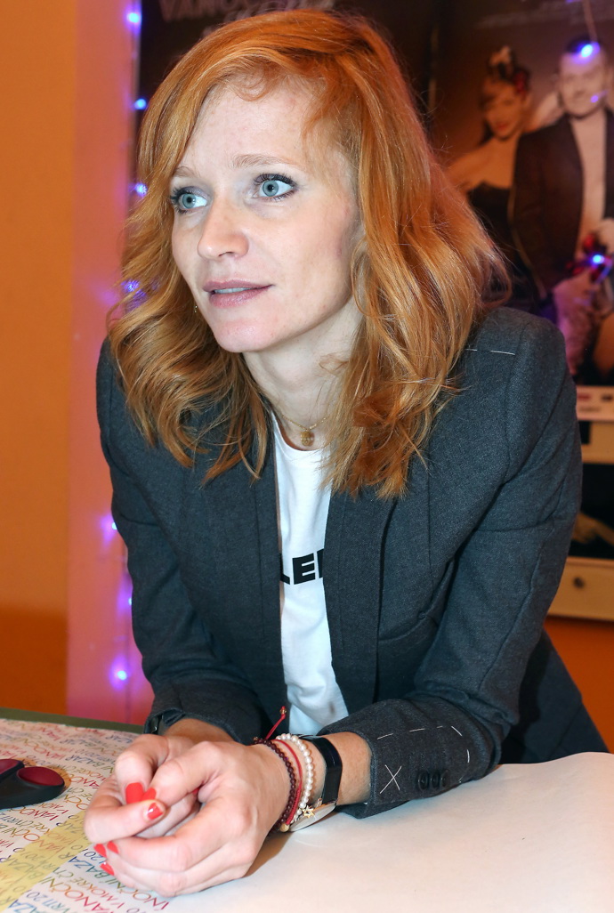 Dřív pod saka Aňa Geislerová nosila i trička s nápisy...